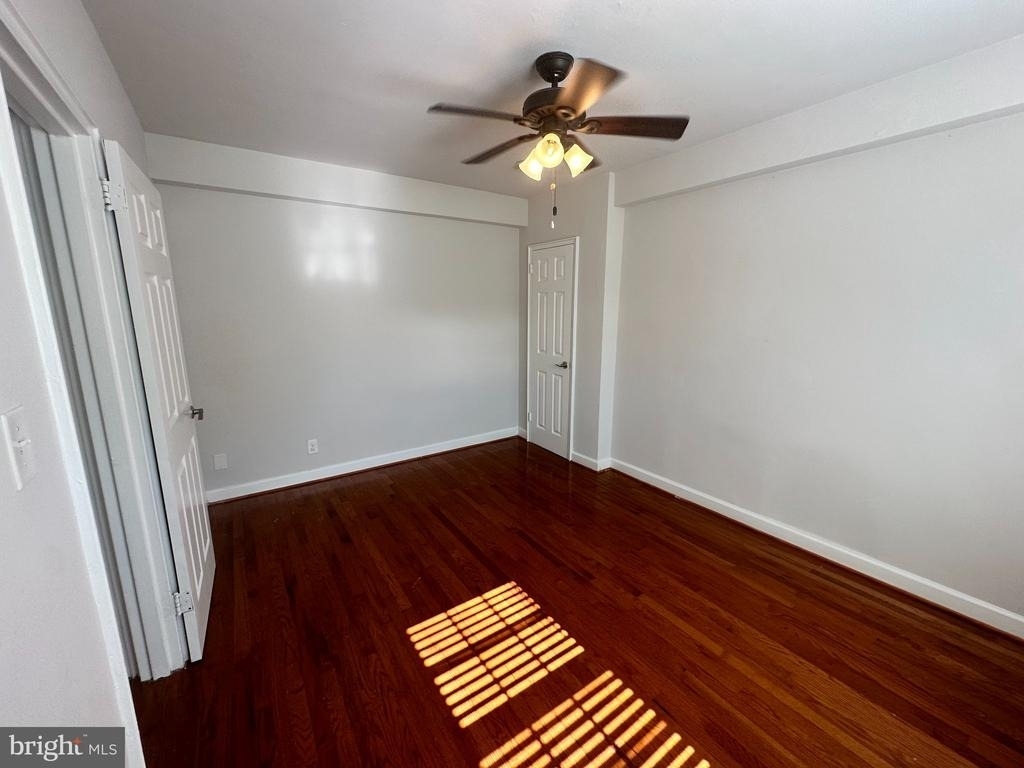 205 E Glebe - Photo 11