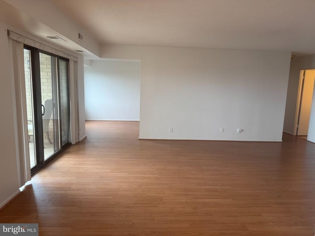 309 Yoakum Parkway - Photo 24