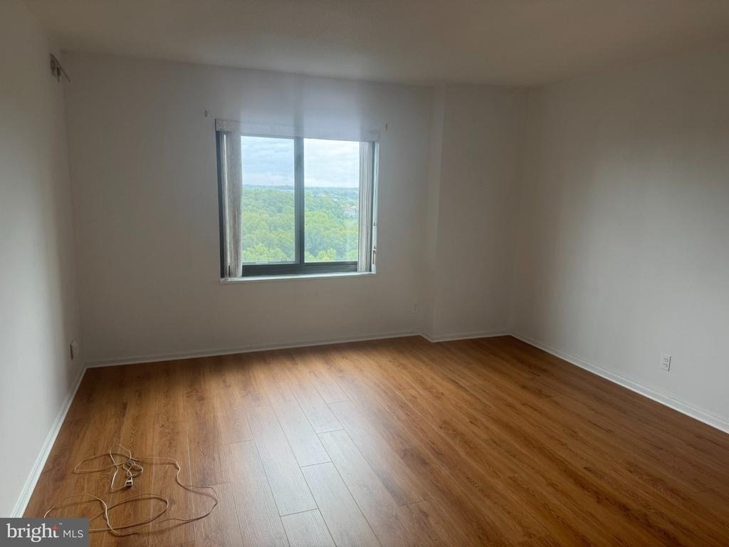 309 Yoakum Parkway - Photo 30
