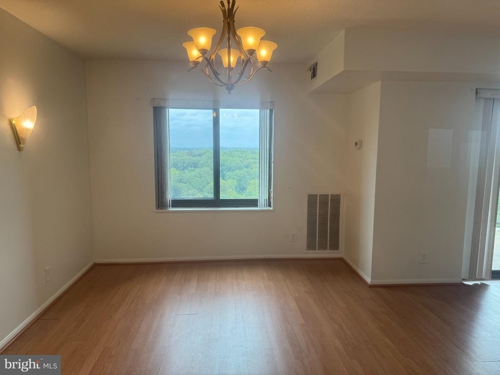 309 Yoakum Parkway - Photo 23