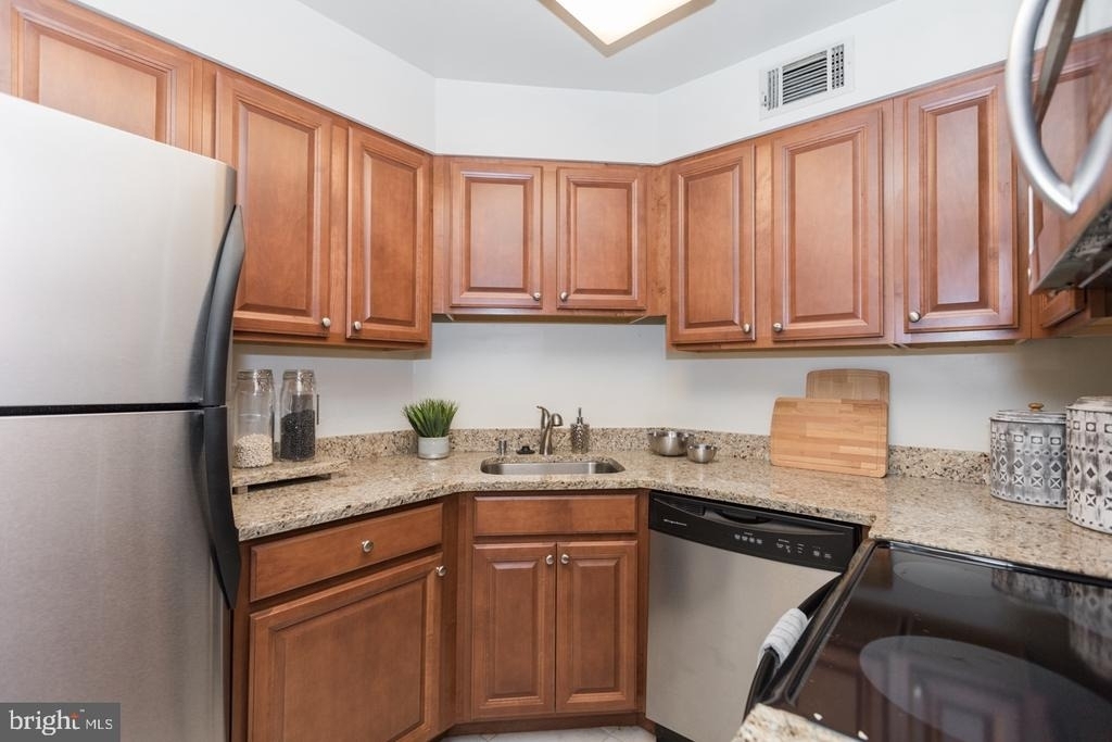 2031 Chancellor Street - Photo 9