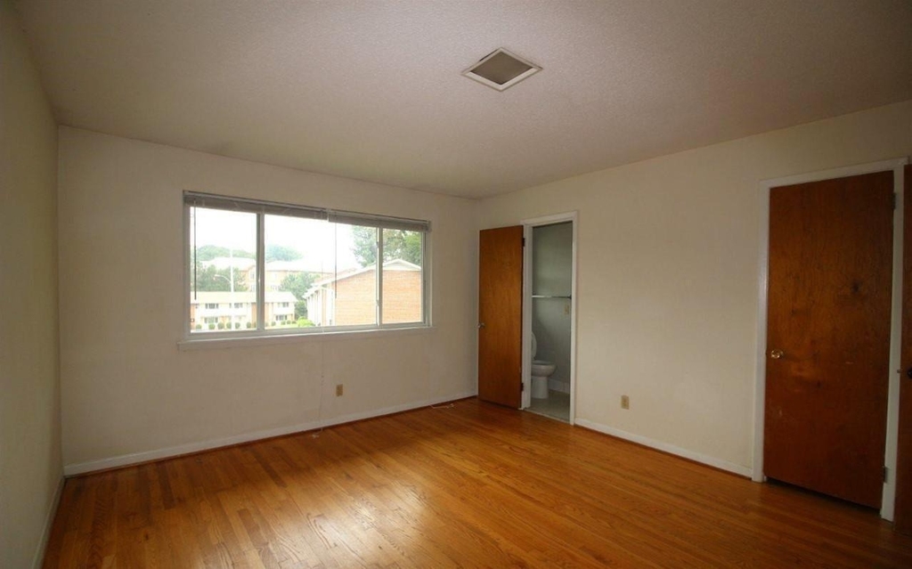 2333 Champion Court - Photo 6