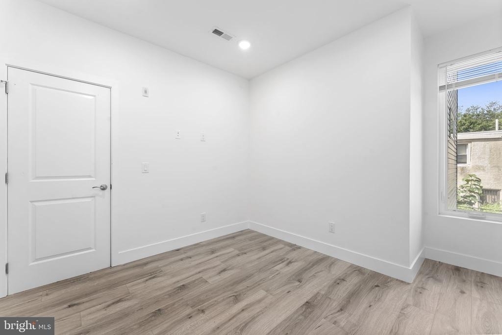 2429 W Thompson Street - Photo 17