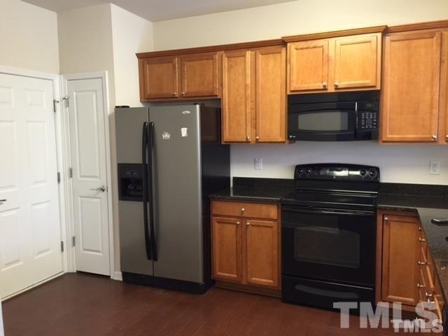 300 Dyersville Drive - Photo 3