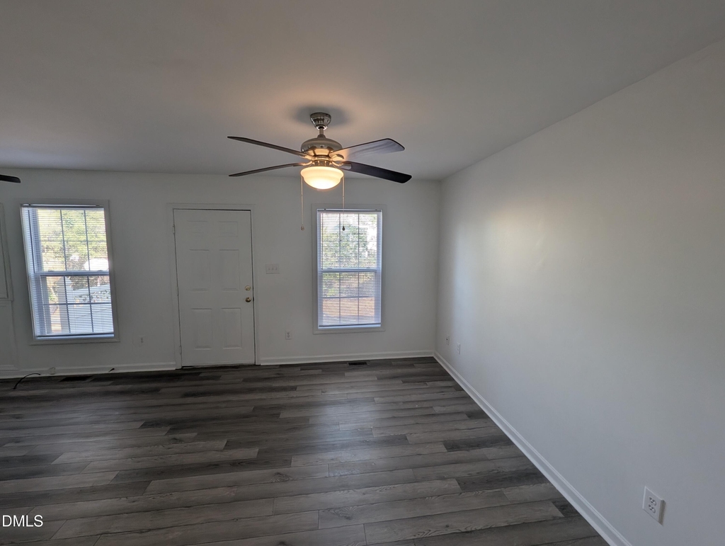 1005 Shades Place - Photo 7