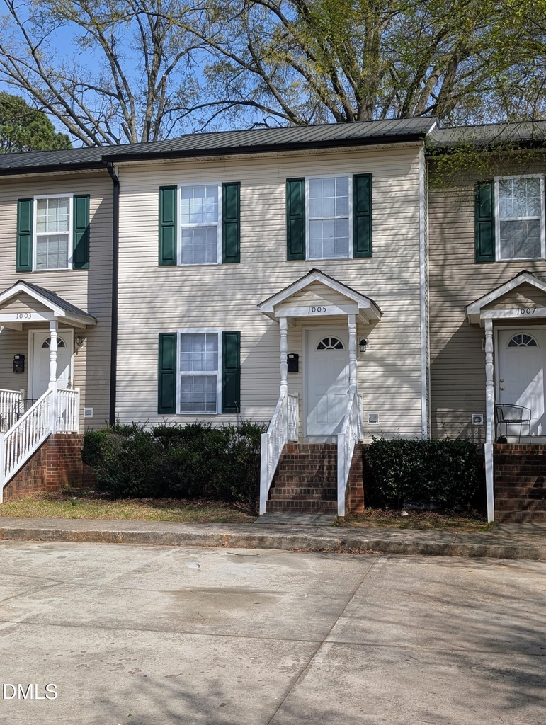 1005 Shades Place - Photo 0