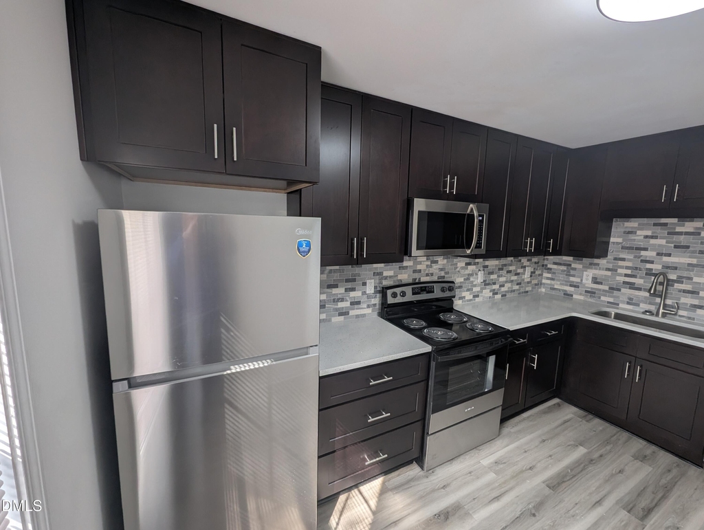1005 Shades Place - Photo 6
