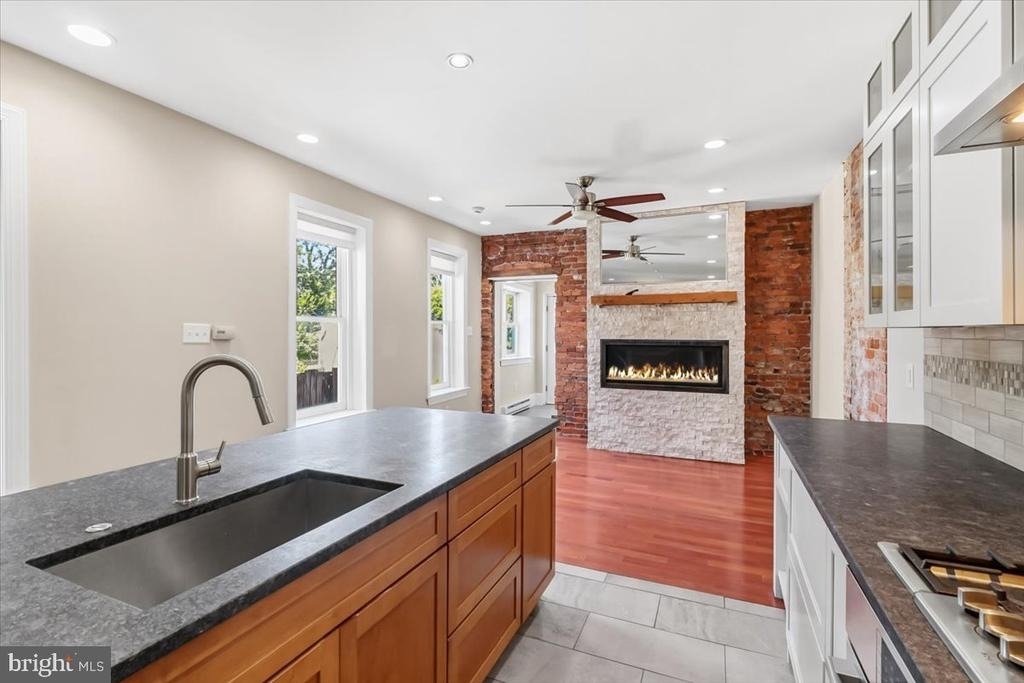 138 Rector Street - Photo 9