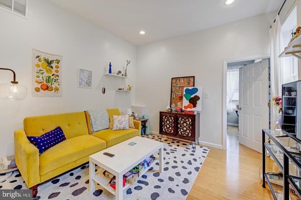 2452 Frankford Avenue - Photo 4