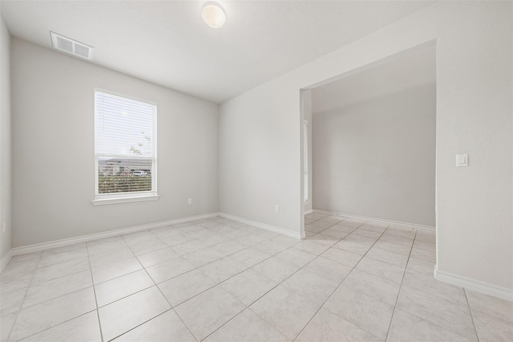 16700 Fresno Cv - Photo 2