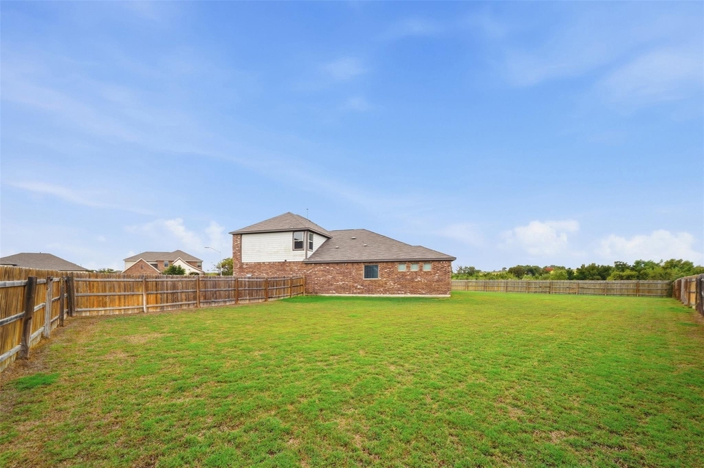 16700 Fresno Cv - Photo 33