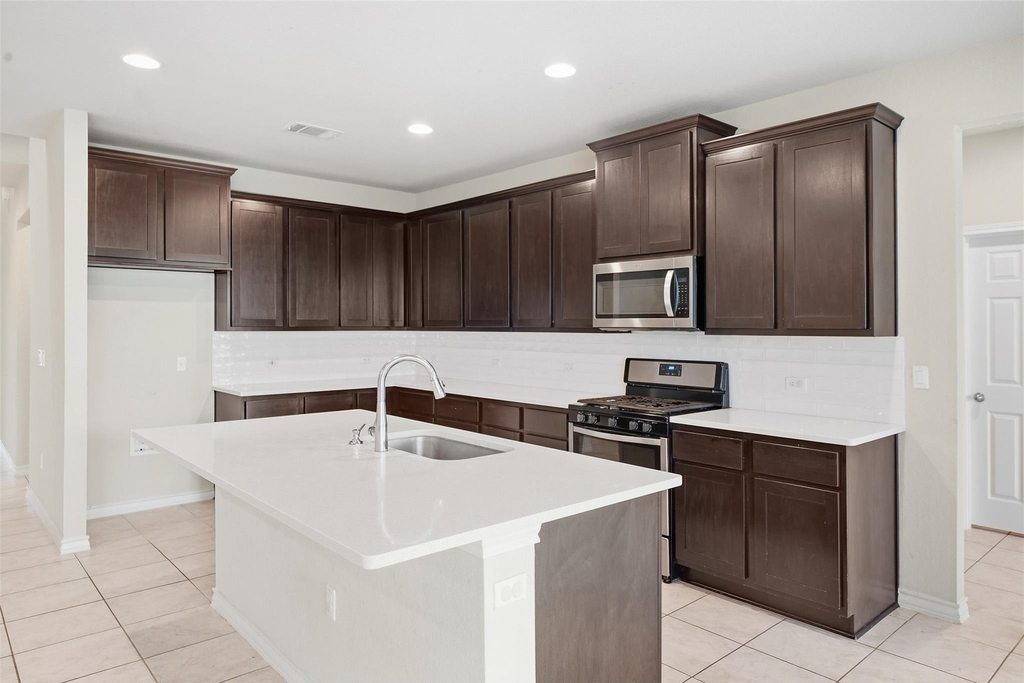 16700 Fresno Cv - Photo 5