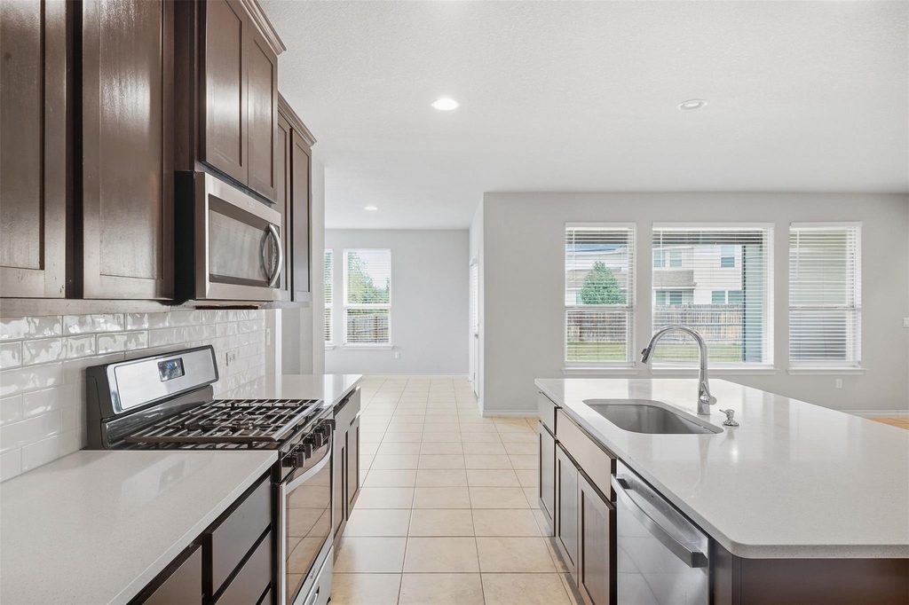 16700 Fresno Cv - Photo 4
