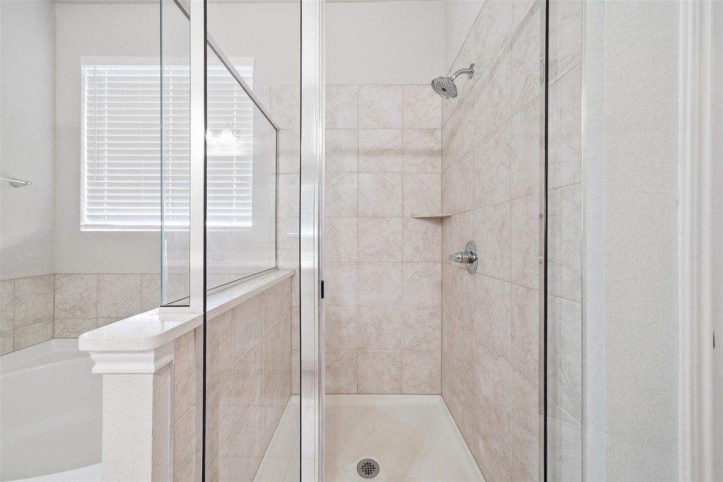 16700 Fresno Cv - Photo 35