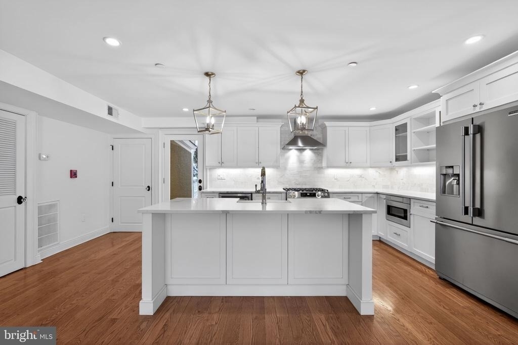 200 W Wayne Avenue - Photo 1
