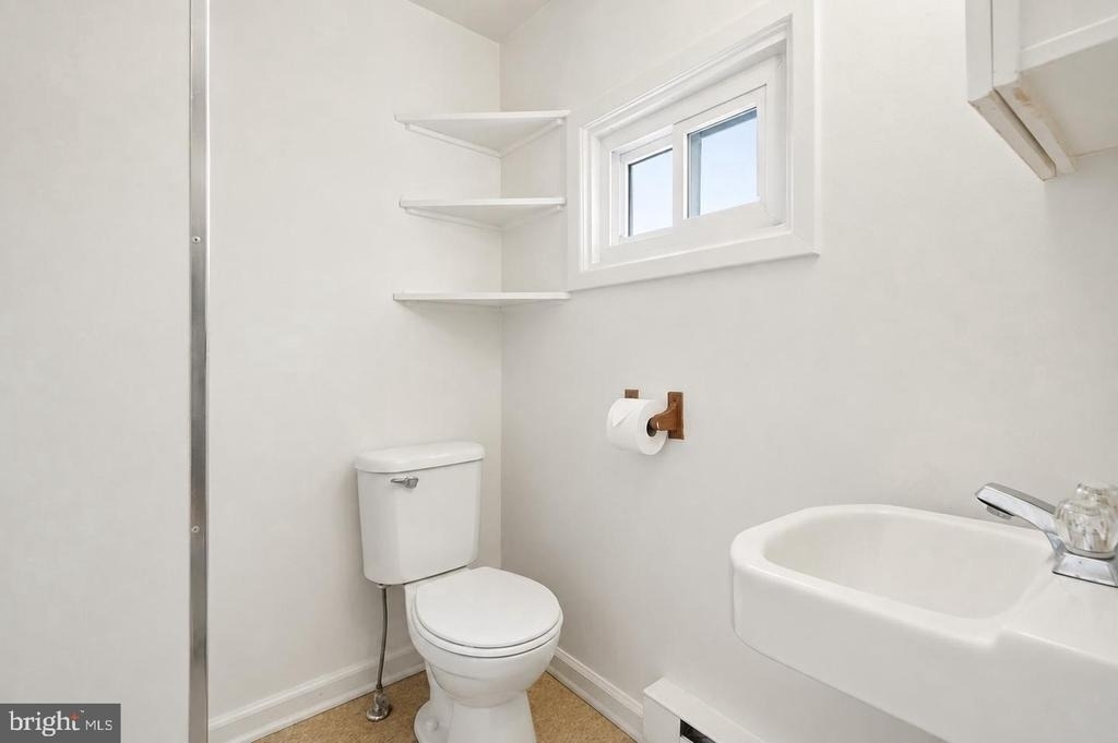 420 London Drive - Photo 5
