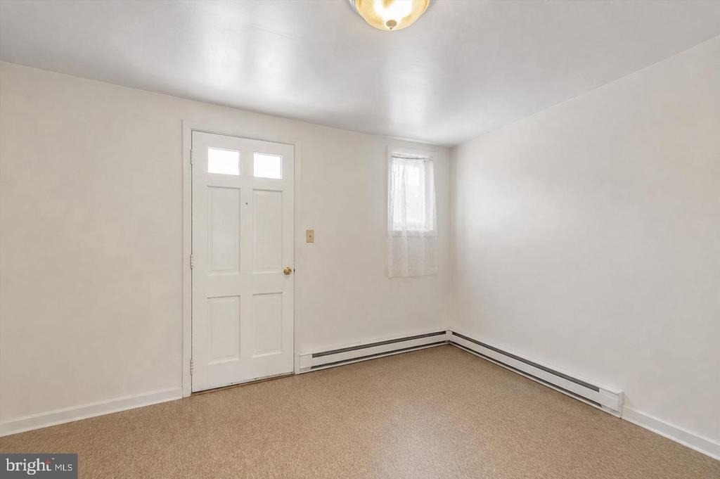 420 London Drive - Photo 3