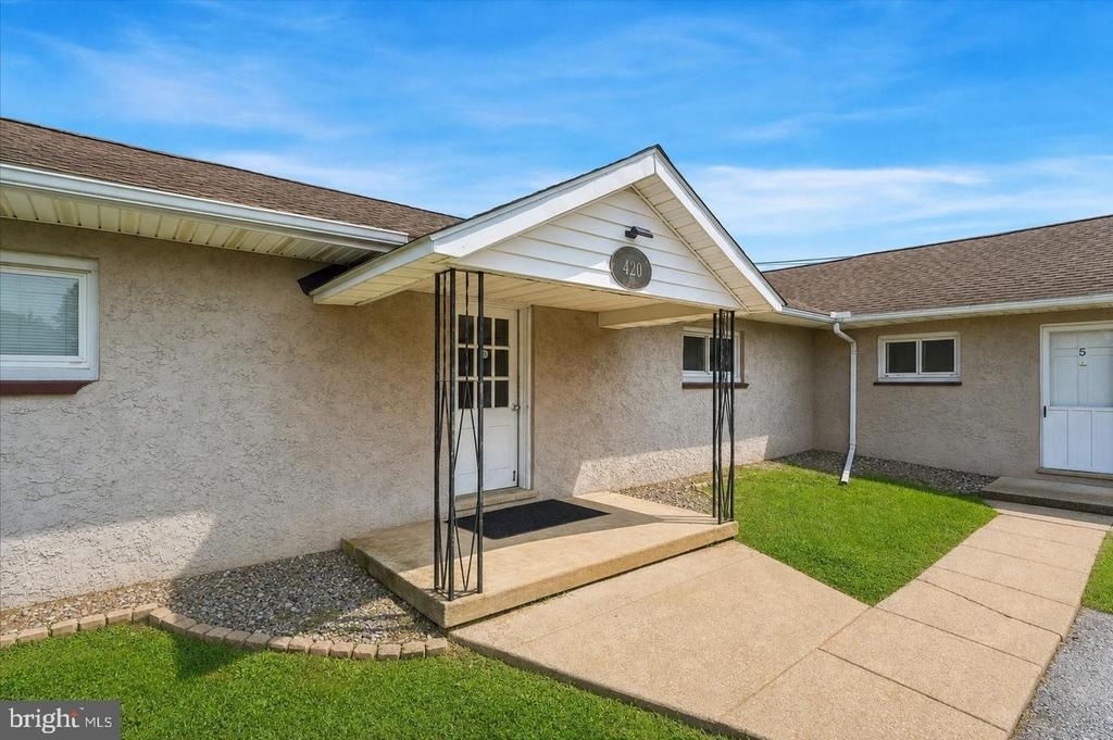 420 London Drive - Photo 2