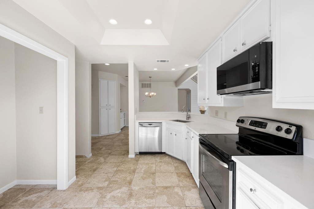 2201 Lakeway Blvd - Photo 14
