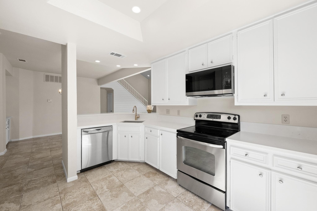 2201 Lakeway Blvd - Photo 10