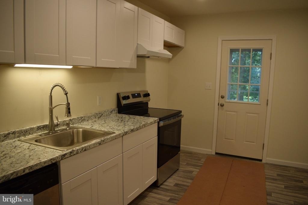 2101 Hill Road - Photo 4