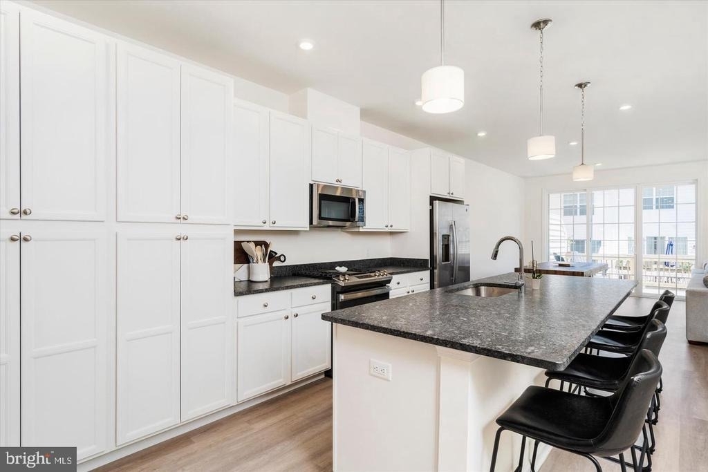 3327 Poplar Place - Photo 3