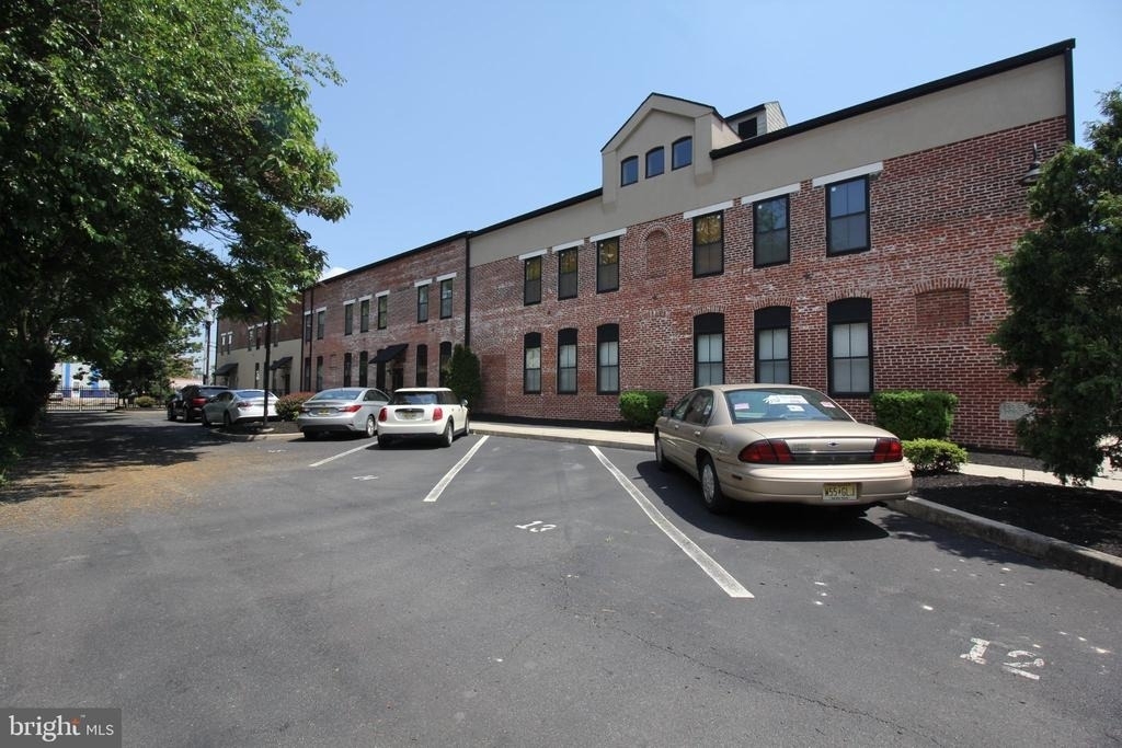 20 Swan Street - Photo 0