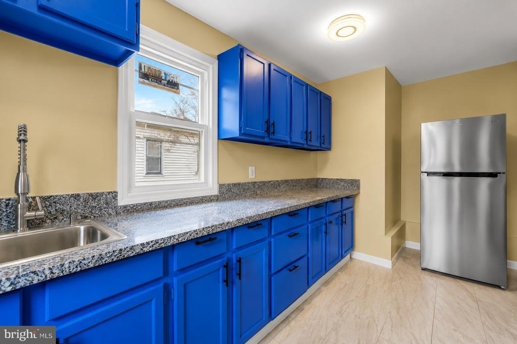 565 Lamberton Street - Photo 2