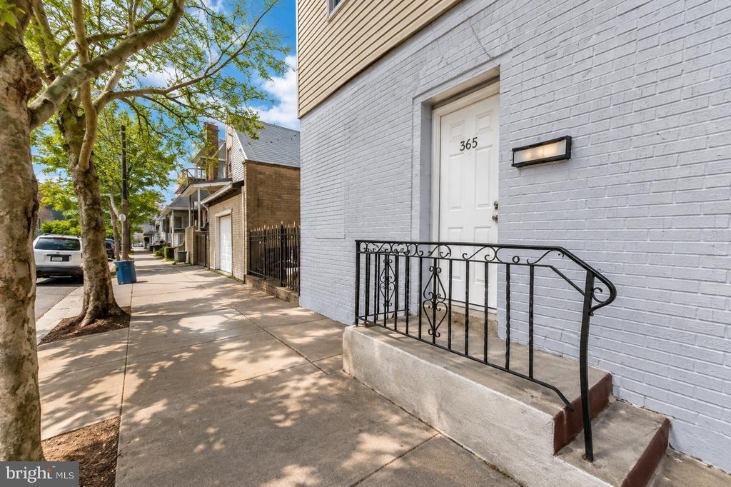 565 Lamberton Street - Photo 1