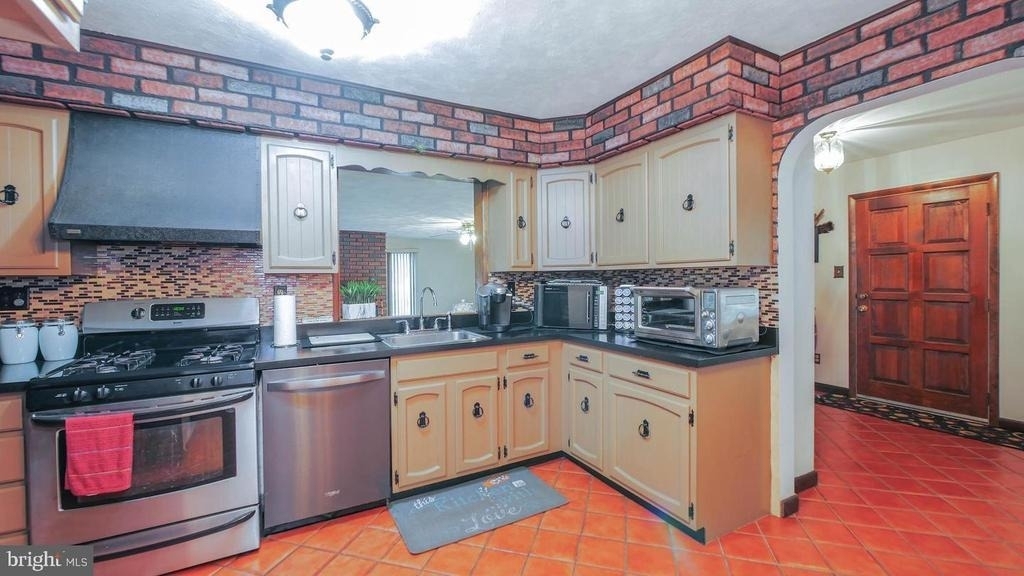 100 Kennedy Boulevard - Photo 4