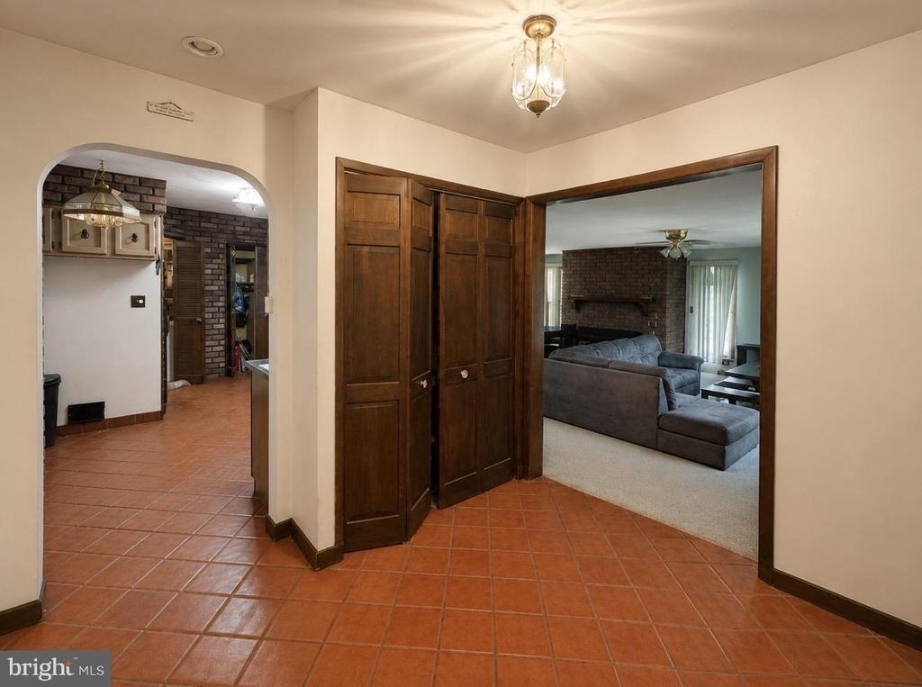 100 Kennedy Boulevard - Photo 2