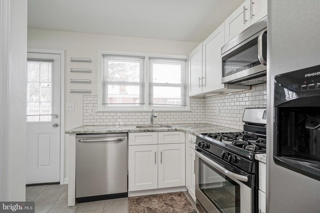 20 E Landing Road - Photo 8