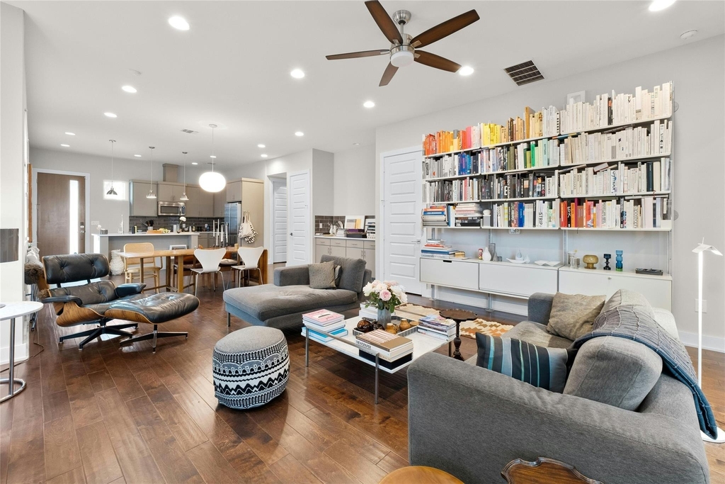 1100 Saucedo St - Photo 4
