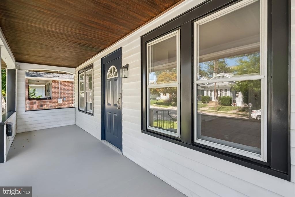 102 E Park Avenue - Photo 1