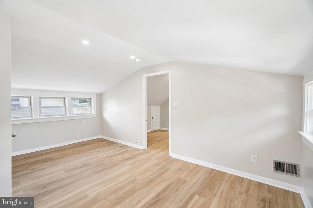 102 E Park Avenue - Photo 12