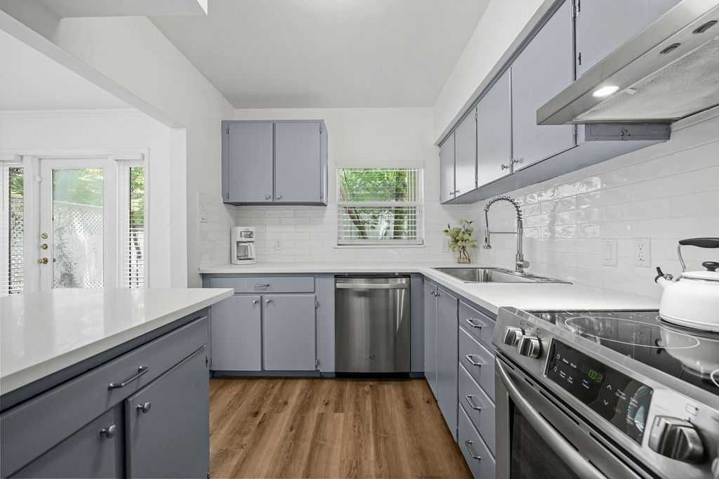 2401 Winsted Ln - Photo 9