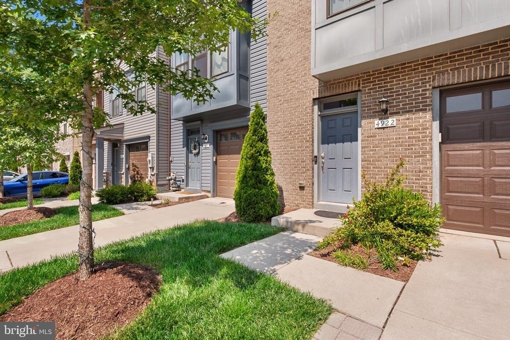 4922 Vista Glen Lane - Photo 1