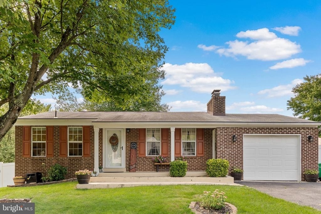 8805 Rosanne Court - Photo 4
