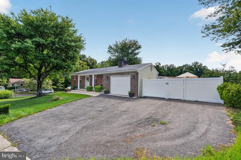 8805 Rosanne Court - Photo 34
