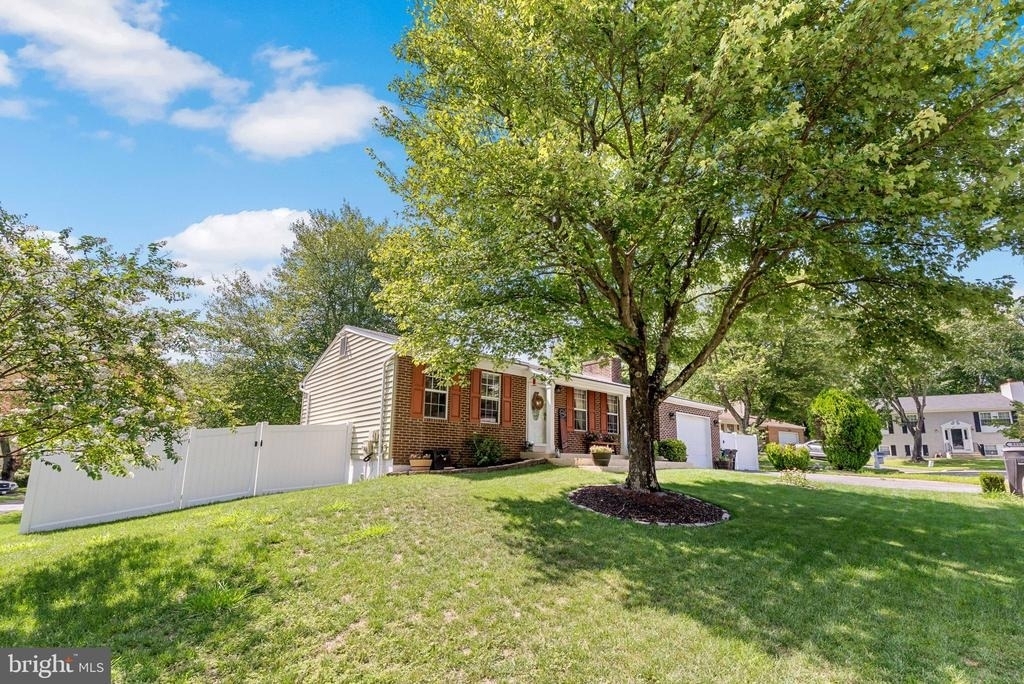 8805 Rosanne Court - Photo 2