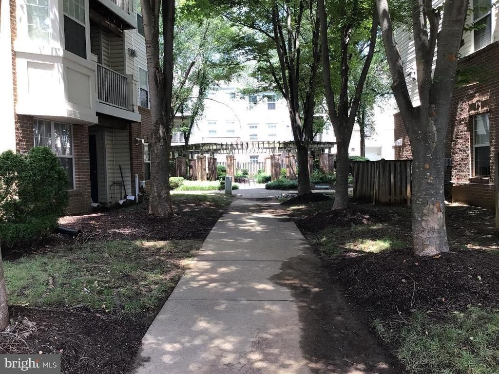 8941 Town Center Cir - Photo 33