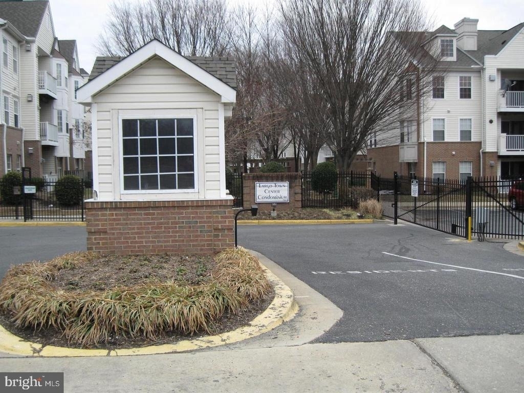 8941 Town Center Cir - Photo 37