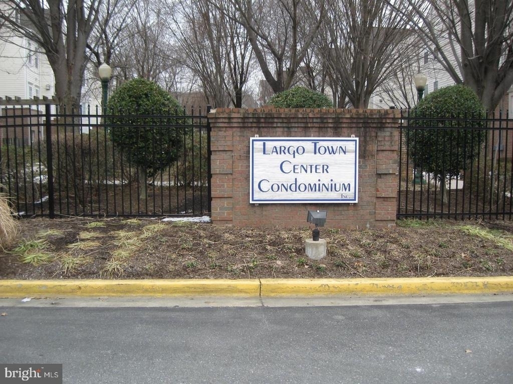 8941 Town Center Cir - Photo 35
