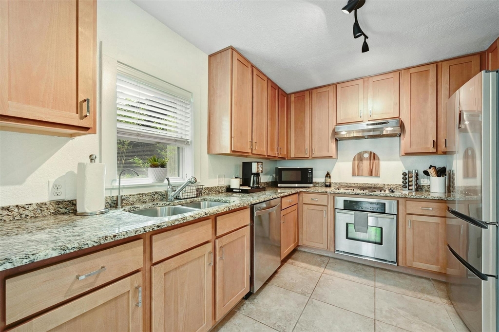 1301 Newning Ave - Photo 6