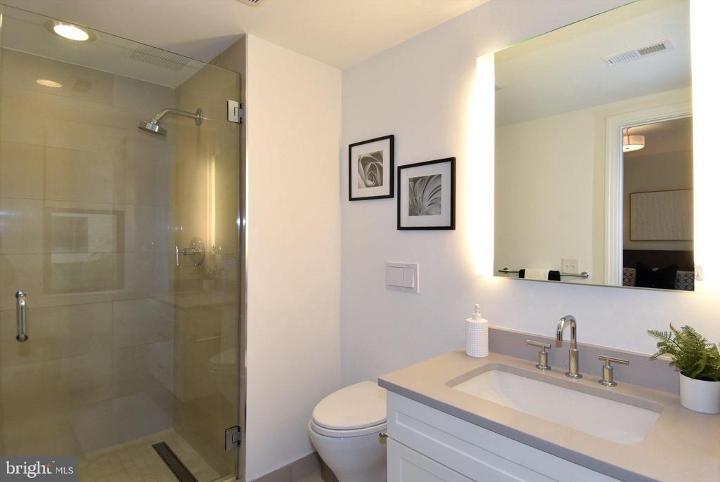 8302 Woodmont Avenue - Photo 13