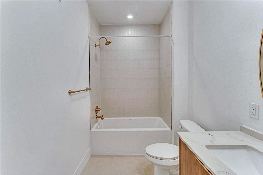 1701 Simond Ave - Photo 14