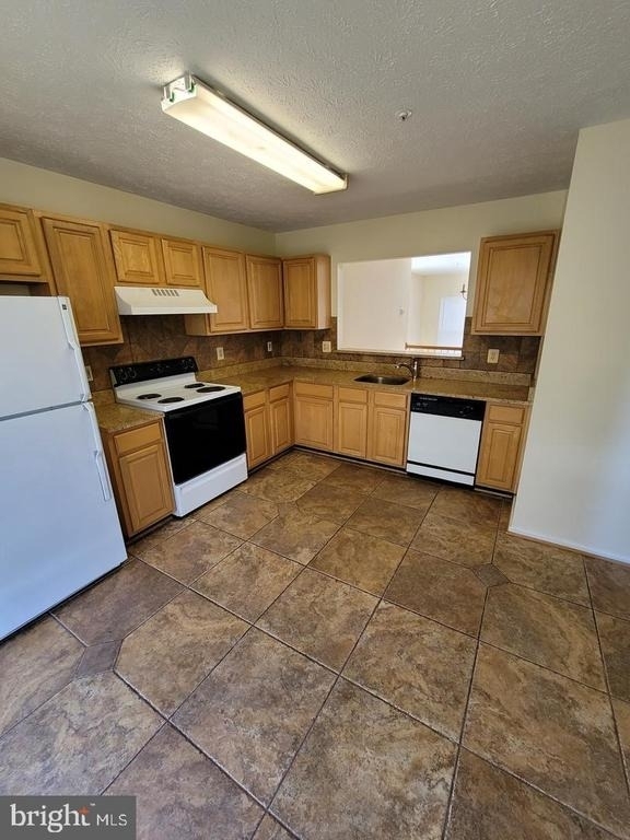 12339 Sweetbriar Place - Photo 2