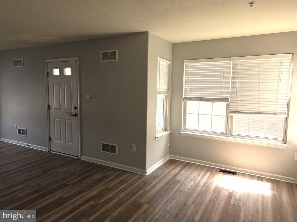 240 Mike Drive - Photo 3