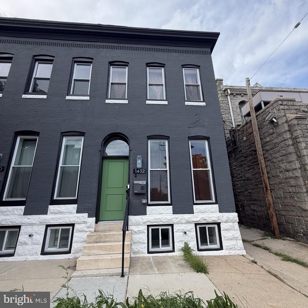 1432 E Lanvale Street - Photo 0