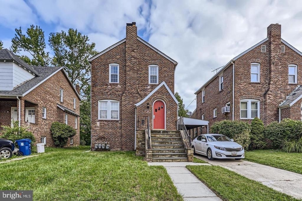 3034 Pinewood Avenue - Photo 0